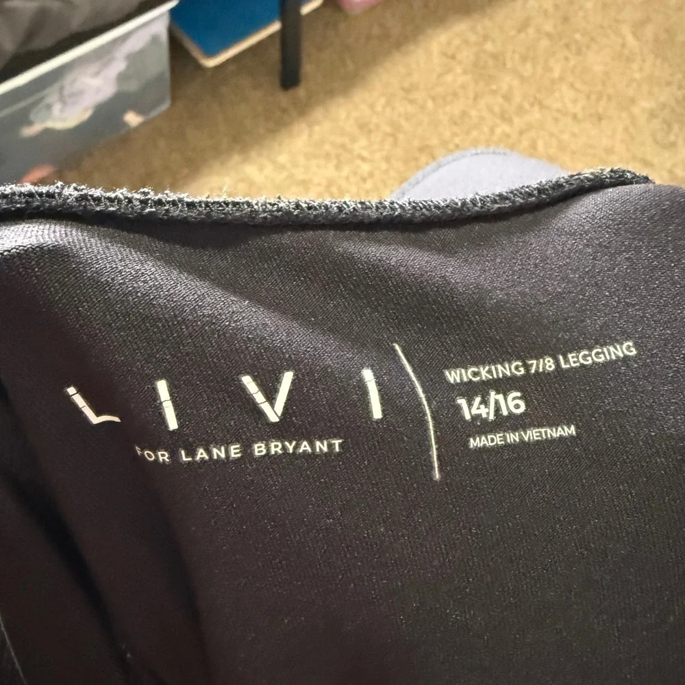 Livi‎ Active Leggings Women 14/16 Black Good Wicking 7/8 Lattice Detail Pocket